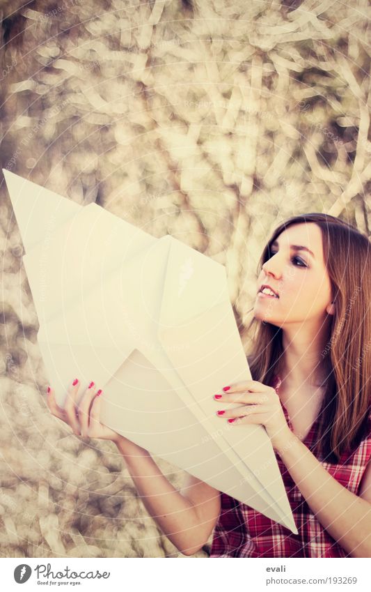 Lieblingseis Freude Nagellack Ferien & Urlaub & Reisen Sommer feminin Junge Frau Jugendliche Erwachsene Gesicht Hand 18-30 Jahre brünett Papier Origami