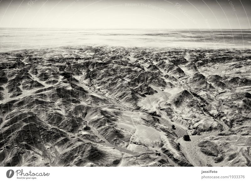 Namib Natur Landschaft Erde Sand Hügel Felsen Wüste trist trocken Einsamkeit Respekt Ferne Afrika Namibia Rundflug Weite Horizont Luftbild Luftaufnahme Wildnis