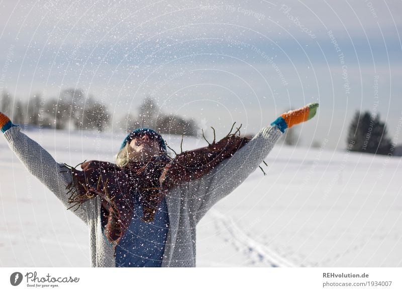 Jule | im schnee Mensch feminin Junge Frau Jugendliche 1 18-30 Jahre Erwachsene Umwelt Natur Landschaft Winter Schönes Wetter Schal Mütze authentisch