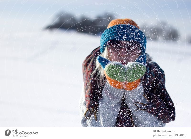 Jule | kleine Erfrischung Lifestyle Stil Winterurlaub Junge Frau Jugendliche Erwachsene Gesicht Hand 1 Mensch 18-30 Jahre Umwelt Natur Landschaft Wetter