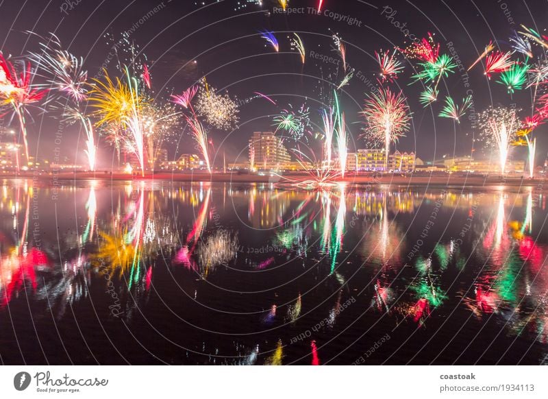 Feuerwerk über Duhnen Sekt Prosecco Champagner Strand Meer Feste & Feiern Silvester u. Neujahr Wasser Winter Küste Cuxhaven Skyline Fröhlichkeit Glück Erfolg