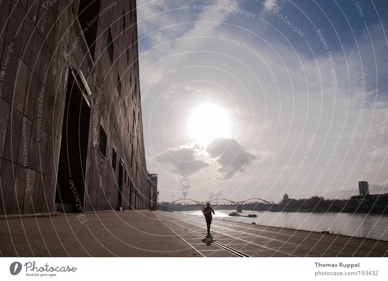 On tour ... Mensch 1 Umwelt Wasser Himmel Wolken Schönes Wetter Wärme Fluss Stadt Industrieanlage Fabrik Gebäude Mauer Wand Tür Verkehrswege Fußgänger