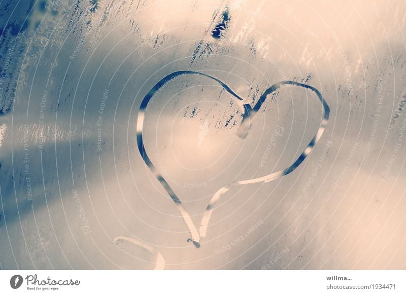 Eiskalter Liebesgruß Valentinstag Muttertag Hochzeit Verlobung Winter Frost Herz Verliebtheit gefroren Fensterscheibe Eisblumen herzförmig Romantik