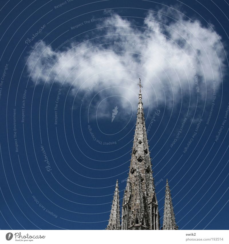 Wolkenkratzer Himmel Sommer Klima Schönes Wetter Pont Croix Bretagne Finistere Frankreich Kirche Dom Turm Bauwerk Gebäude Architektur Christliches Kreuz