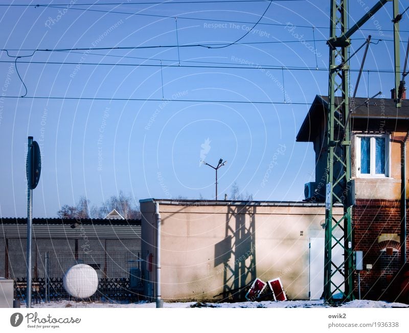 An den Gleisen Arbeit & Erwerbstätigkeit Bad Liebenwerda Brandenburg Deutschland Kleinstadt Haus Gebäude Bahnhof Mauer Wand Fenster Verkehr Personenverkehr