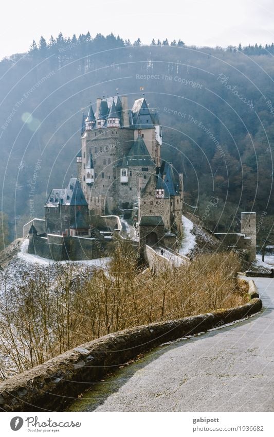 burg eltz Winter Schnee Berge u. Gebirge wandern Umwelt Natur Landschaft Urelemente Wetter schlechtes Wetter Eis Frost Hügel Stadtrand Burg oder Schloss Ruine