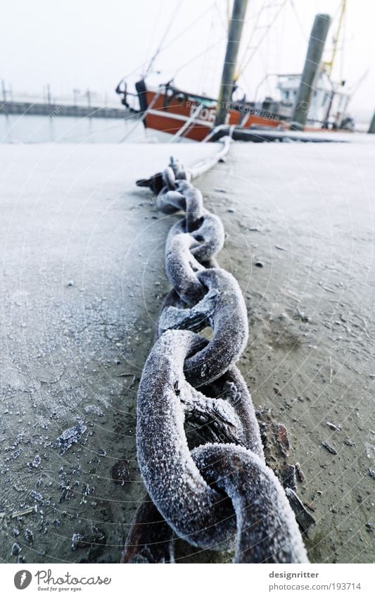 Tauziehen Fischer Winter Eis Frost Schnee Nordsee Meer Fischerdorf Schifffahrt Fischerboot Hafen Anker Stahl festhalten frei kalt stark wild Kraft Macht