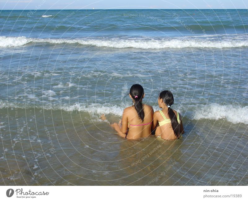 Planschen Strand Meer Mädchen Italien Ferien & Urlaub & Reisen Erholung Frau Wasser Sonne Schwimmen & Baden