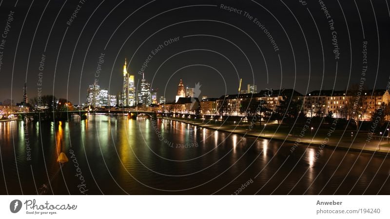 Skyline von Frankfurt, Flussblick mit Main von Osten Haus Büroarbeit Kunst Landschaft Flussufer Frankfurt am Main Hessen Deutschland Europa europäischen union