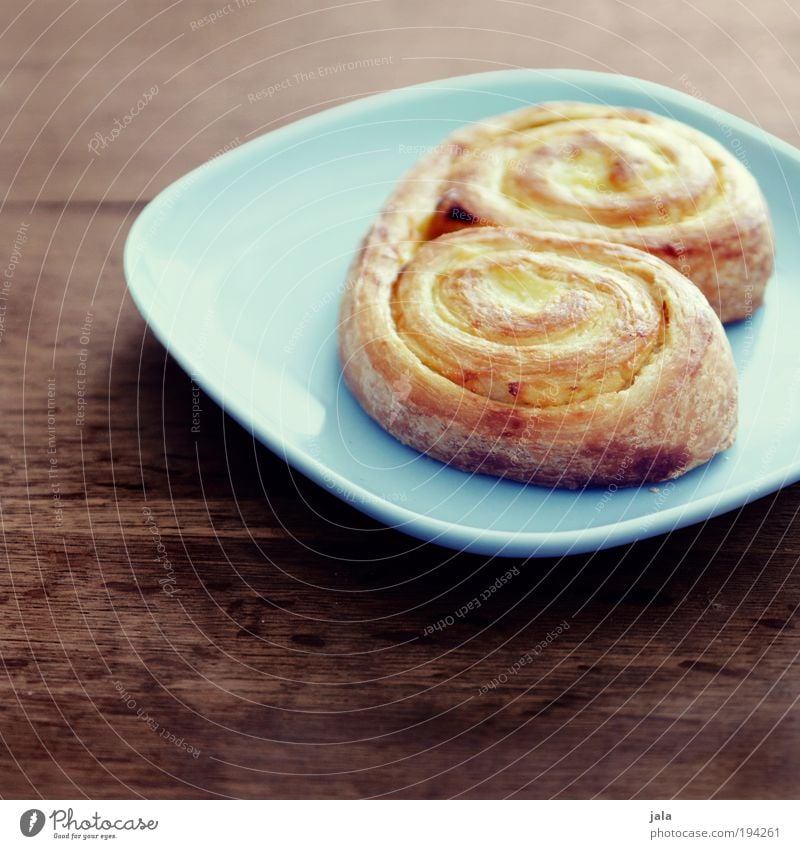 Süßstückchen Lebensmittel Teigwaren Backwaren Schnecke Ernährung Frühstück Kaffeetrinken Geschirr Teller Duft lecker süß blau braun Appetit & Hunger frisch