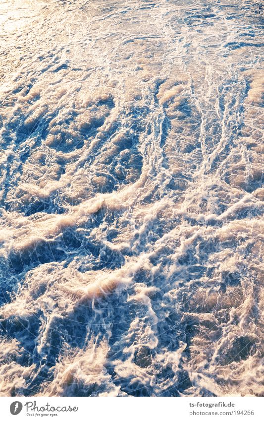 Wildwasser IV Natur Urelemente Unwetter Sturm Regen Wellen Fluss Strömung Gischt Sintflut Stromschnellen fließen strömen Rauschen Wasser Flüssigkeit blau weiß