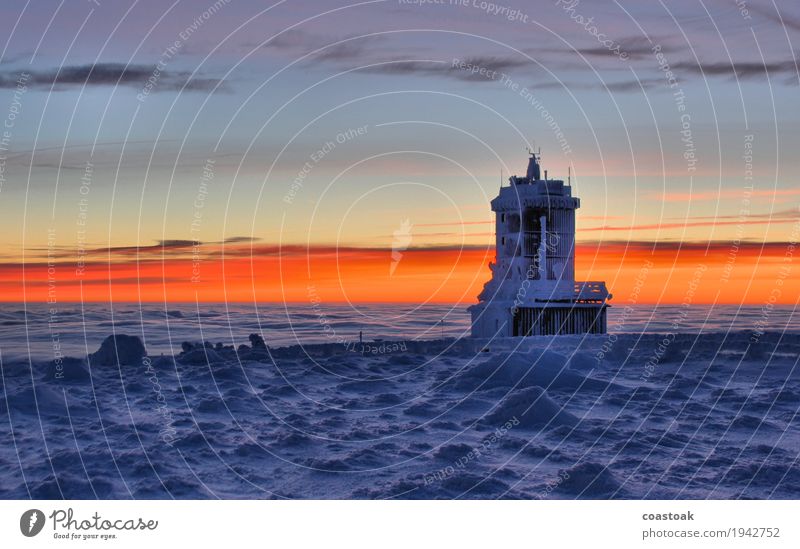 Wolkenhäuschen am Brocken Natur Landschaft Himmel Sonnenaufgang Sonnenuntergang Winter Eis Frost Berge u. Gebirge Schneebedeckte Gipfel frisch kalt blau orange