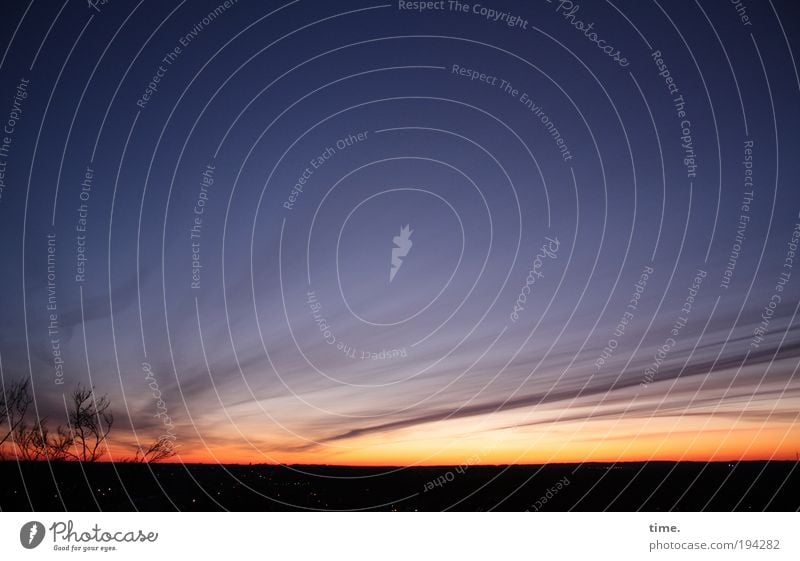 jetzt ist er bei ihr Ferne Erde Himmel Wolken Horizont Baum Streifen Traurigkeit blau Heimweh Fernweh Himmel (Jenseits) Abendsonne tief Sandverwehung mehrfarbig