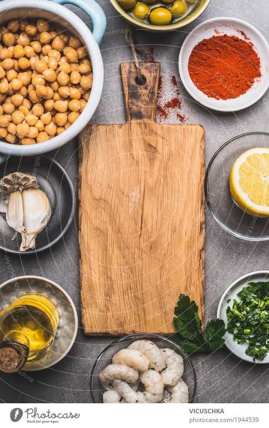 Kichererbsen und verschiedene gesunde Zutaten für Salat Lebensmittel Meeresfrüchte Gemüse Getreide Kräuter & Gewürze Öl Ernährung Mittagessen Abendessen Büffet