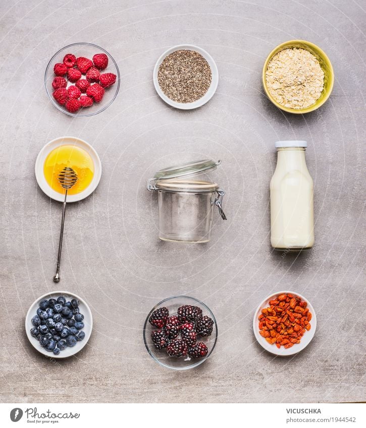 Zutaten für Gesundes Frühstück Lebensmittel Milcherzeugnisse Frucht Getreide Dessert Ernährung Getränk Geschirr Schalen & Schüsseln Flasche Stil Design