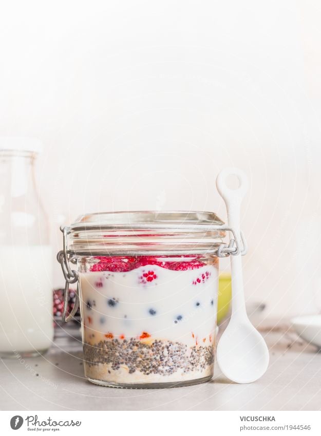 Glas mit gesundes Frühstück Lebensmittel Milcherzeugnisse Getreide Dessert Ernährung Bioprodukte Vegetarische Ernährung Diät Geschirr Stil Design Gesundheit