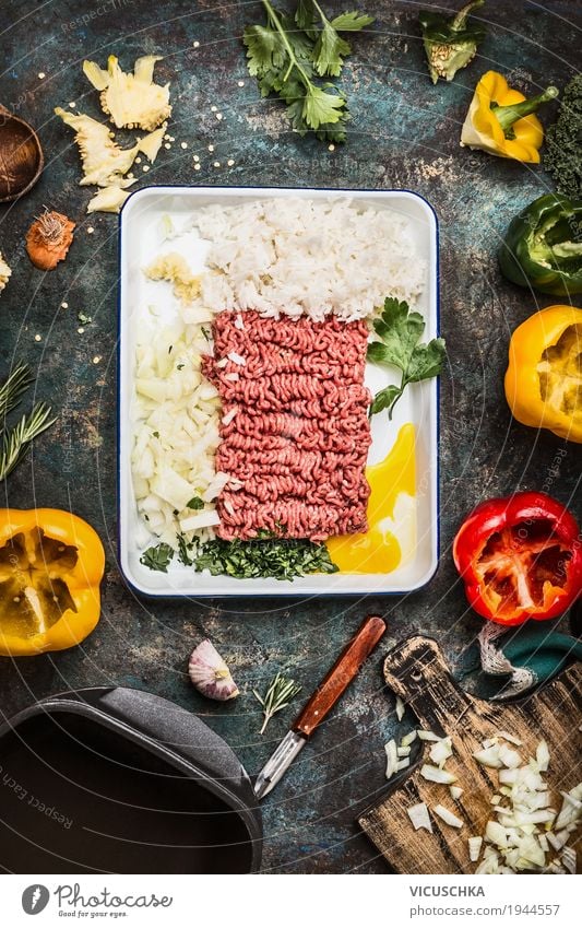 Fleisch-Füllung Zubereiten mit Hackfleisch und Reis Lebensmittel Gemüse Getreide Kräuter & Gewürze Öl Ernährung Mittagessen Geschirr Schalen & Schüsseln Topf