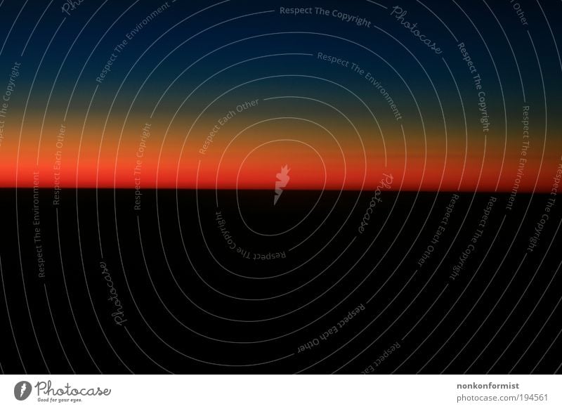 Der Tag beginnt. Landschaft Erde Luft Himmel Wolkenloser Himmel Horizont Sonne Sonnenaufgang Sonnenuntergang Schönes Wetter Flugzeugausblick elegant