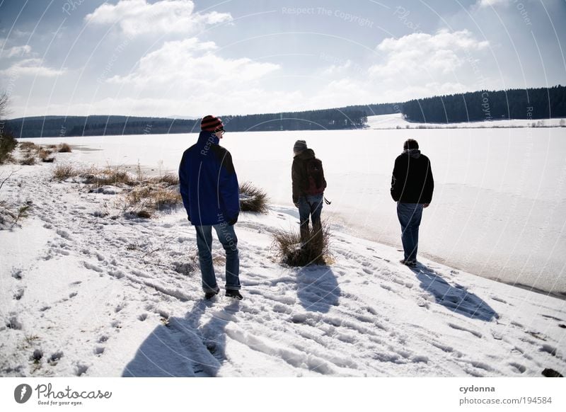 Winterspaziergang Lifestyle Leben Wohlgefühl Erholung ruhig Freizeit & Hobby Ausflug Ferne Freiheit Winterurlaub wandern Mensch Freundschaft 3 Menschengruppe