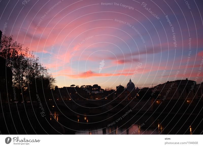 Panorama Rom mit Tiber und Petersdom bei Sonnenuntergang Ferien & Urlaub & Reisen Tourismus Ferne Sightseeing Städtereise Himmel Wolken Sonnenaufgang Flussufer