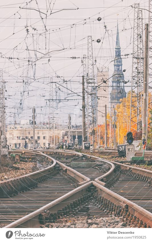 Bahnhof in Riga Ferien & Urlaub & Reisen Tourismus Ausflug Uhr Ostsee Gebäude Architektur Verkehr Eisenbahn Lokomotive Abflughalle beobachten Station Lettland