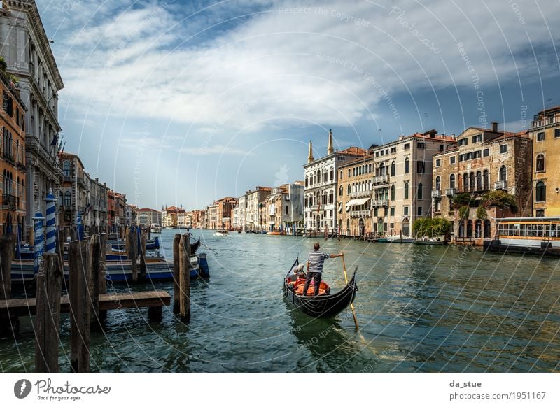 Der Gondoliere - Canale Grande Kultur Wasser Frühling Sommer Herbst Winter Schönes Wetter Fluss Venedig Italien Europa Stadt Stadtzentrum Altstadt Haus Brücke