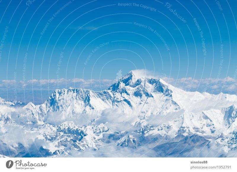 Mount Everest summit and himalaya range aerial view Natur Landschaft Wolkenloser Himmel Berge u. Gebirge Gipfel Sehenswürdigkeit ruhig Himalaya Luftaufnahme