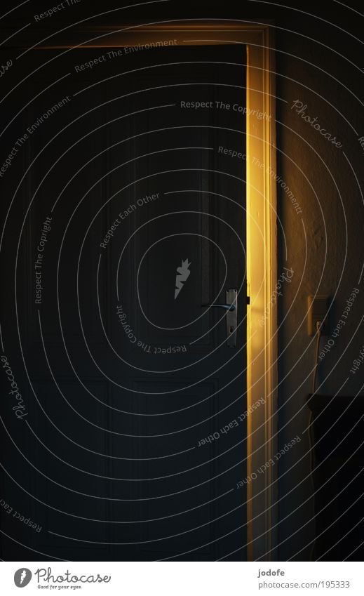 Tür zum Licht eckig glänzend hell gelb gold bizarr Ende Endzeitstimmung Erfahrung Erwartung Hoffnung Optimismus rein ruhig stagnierend Stimmung Surrealismus Tod