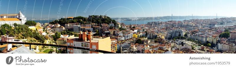 Lissabon im Panorama Umwelt Luft Sommer Wetter Schönes Wetter Wärme Baum Hügel Flussufer Río Tajo Portugal Stadt Hauptstadt Stadtzentrum Haus Burg oder Schloss