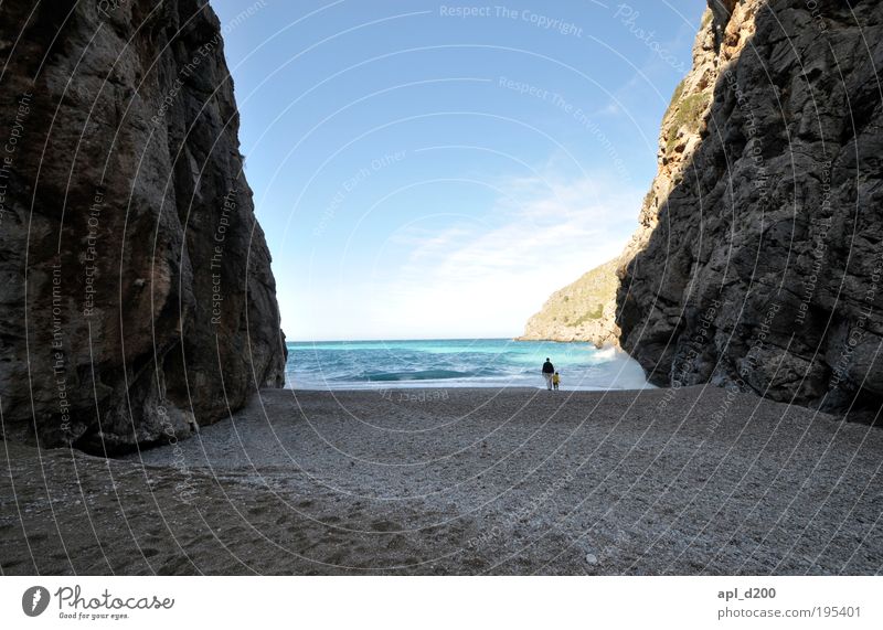 Tor zur Welt Mensch maskulin Kind Mann Erwachsene Eltern 8-13 Jahre Kindheit Umwelt Natur Luft Wasser Himmel Klima Wind Felsen Schlucht Küste Strand Bucht Meer