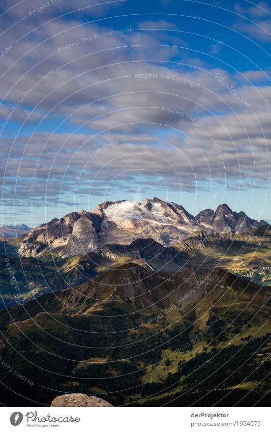 Sonnenaufgang in den Dolomiten mit Aussicht VI Weitwinkel Panorama (Aussicht) Totale Zentralperspektive Starke Tiefenschärfe Sonnenstrahlen Sonnenlicht