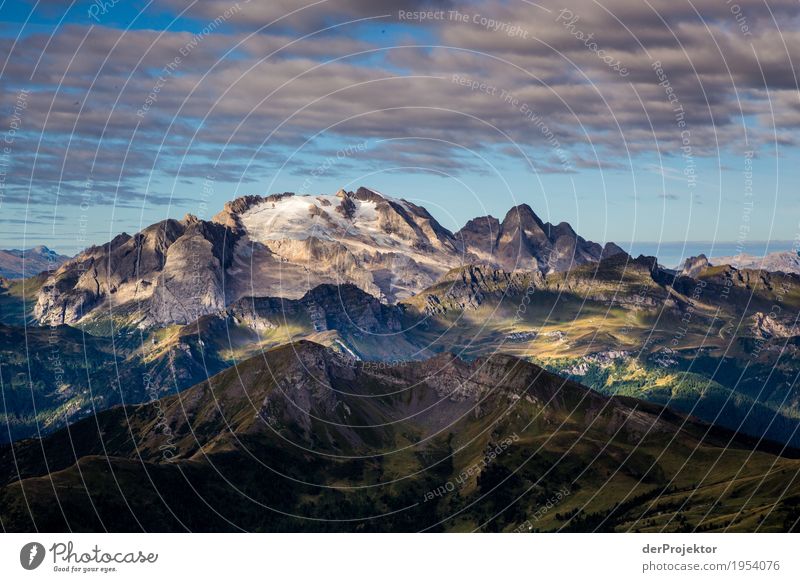 Sonnenaufgang in den Dolomiten mit Aussicht VII Weitwinkel Panorama (Aussicht) Totale Zentralperspektive Starke Tiefenschärfe Sonnenstrahlen Sonnenlicht