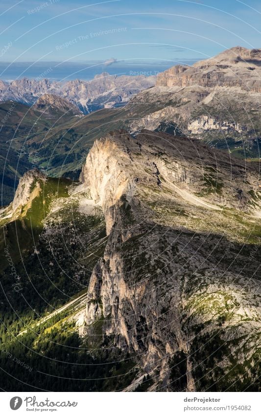 Sonnenaufgang in den Dolomiten mit Aussicht II Weitwinkel Panorama (Aussicht) Totale Zentralperspektive Starke Tiefenschärfe Sonnenstrahlen Sonnenlicht