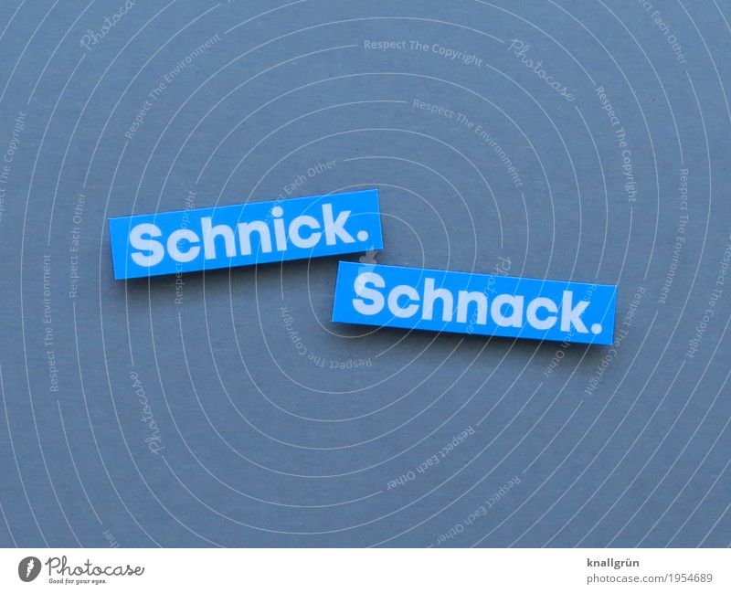 Schnick. Schnack. Schnickschnack überflüssig wertlos Buchstaben Wort Satz Letter Typographie Nahaufnahme Sprache Text Schriftzeichen Kommunikation Mitteilung