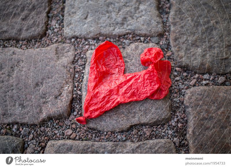 Alles ist vergänglich... Lifestyle Spielen Feste & Feiern Valentinstag Muttertag Hochzeit Geburtstag Party Straße Wege & Pfade Luftballon Stein Beton Trennung