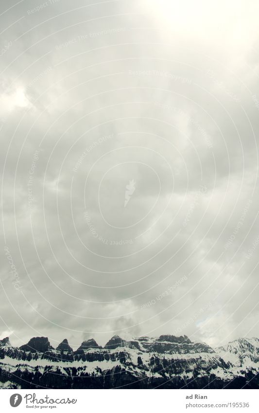 Mountain View Landschaft Himmel Wolken Gewitterwolken Horizont Sonne Winter Wetter schlechtes Wetter Unwetter Eis Frost Schnee Felsen Alpen Berge u. Gebirge