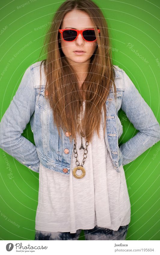 #195604 Lifestyle Stil schön Häusliches Leben Nachtleben Feste & Feiern Mensch Frau Erwachsene Mode Jacke Schmuck Sonnenbrille langhaarig Blick stehen Coolness