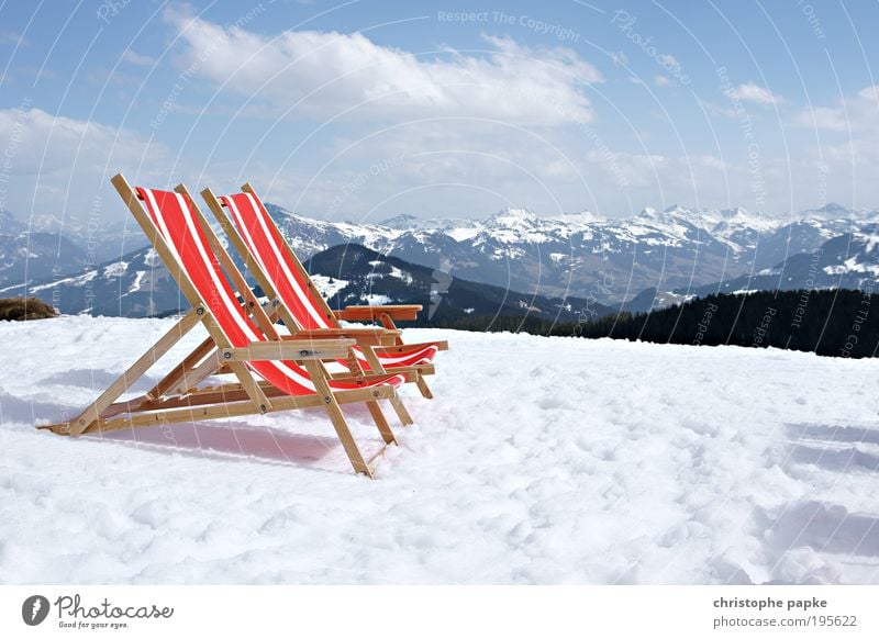 Sonnenliegen im Schnee vor Bergpanorama Erholung Ferien & Urlaub & Reisen Sonnenbad Winter Winterurlaub Berge u. Gebirge Skigebiet Schönes Wetter Alpen Gipfel