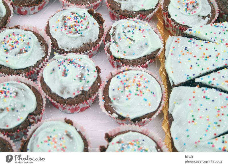 GREIFT ZU!! Lebensmittel Ernährung Kaffeetrinken Büffet Brunch Feste & Feiern Kitsch süß trashig blau Lebensfreude Muffin Kuchen Kalorie Backwaren