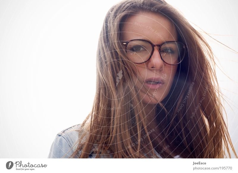 gegenlicht und wind im haar... Lifestyle Stil schön harmonisch Sinnesorgane Mensch feminin Frau Erwachsene Leben Kopf Gesicht Auge Mund Lippen Zähne Jacke