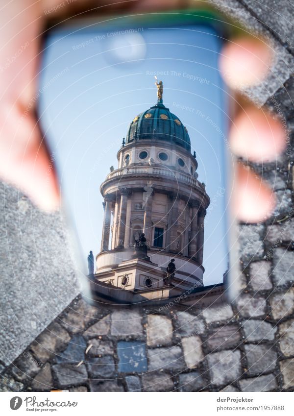 Sehenswürdigkeiten Berlins im Handy: Französischer Dom II Froschperspektive Vogelperspektive Starke Tiefenschärfe Sonnenstrahlen Reflexion & Spiegelung Kontrast