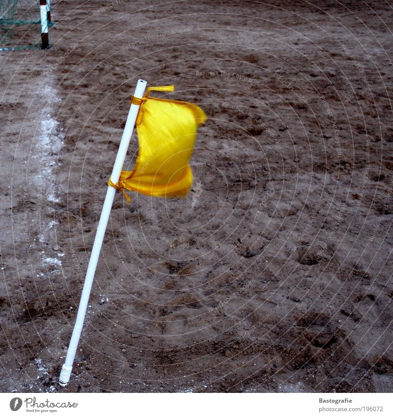 Im Winde verweht Sport Fußball Ecke Eckfahne Rasen Weltmeisterschaft gelb Tor Pfosten Linie Sand Erde Ballsport Spielen Markierungslinie Schilder & Markierungen