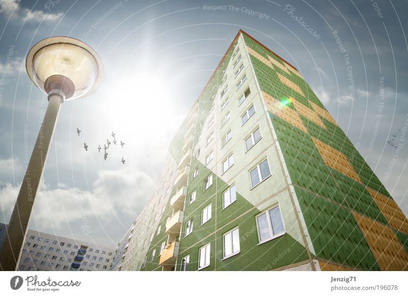 BlockLight. Sommer Häusliches Leben Wohnung Haus Traumhaus Lampe Baustelle Energiewirtschaft Sonnenenergie Himmel Wolken Sonnenlicht Wetter Schönes Wetter Stadt