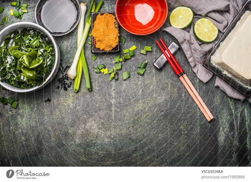 Japanische Küche. Zutaten für Miso Suppe Lebensmittel Eintopf Ernährung Mittagessen Abendessen Asiatische Küche Geschirr Stil Design Gesundheit