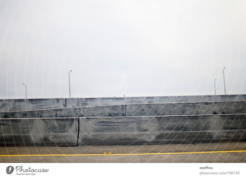 WALL USA Verkehr Verkehrswege Straßenverkehr Autofahren Endzeitstimmung Laterne Mauer Grenze Farbfoto Gedeckte Farben Außenaufnahme außergewöhnlich