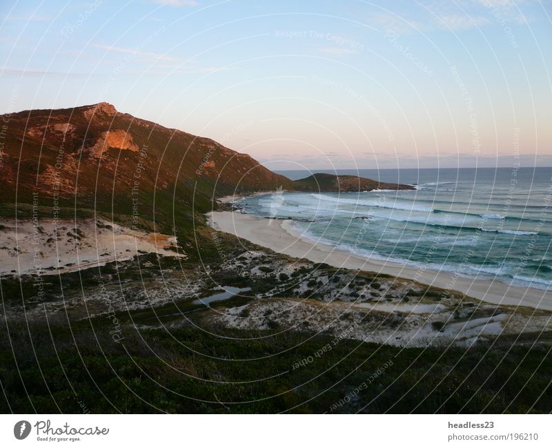 Sonnenuntergang an einem einsamen Strand in Südaustralien Natur Landschaft Sand Wasser Sonnenaufgang Gras Wellen Küste Bucht Stimmung Warmherzigkeit Romantik