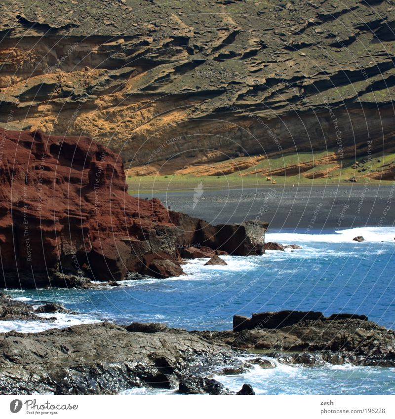 Lanzarote Ferien & Urlaub & Reisen Tourismus Sommerurlaub Strand Meer Insel Wellen Umwelt Natur Landschaft Urelemente Erde Sand Wasser Vulkan Küste Stein