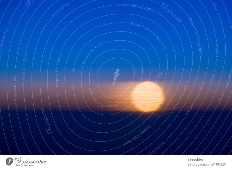 Im Flugzeug ohne Brille Urelemente Himmel Sonne Sonnenaufgang Sonnenuntergang Klima Klimawandel Zeichen einfach Unendlichkeit schön Wärme ästhetisch einzigartig