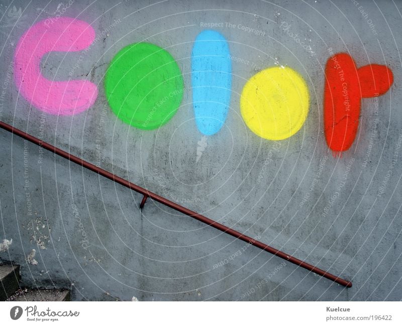 COLOR Bauwerk Gebäude Mauer Wand Treppe Stein Beton Schriftzeichen Graffiti blau gelb grau grün rosa rot Farbe Stab Text Farbfoto mehrfarbig Außenaufnahme