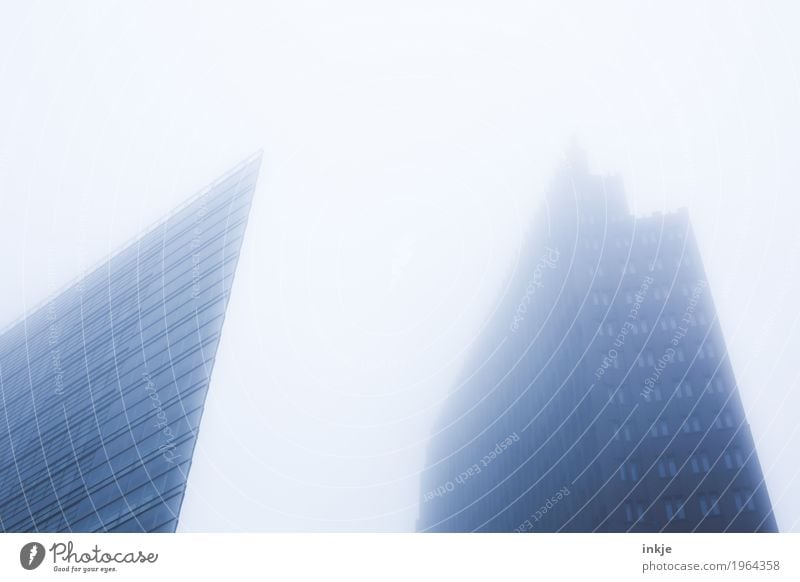 Berlin Herbst Winter schlechtes Wetter Nebel Stadt Hauptstadt Stadtzentrum Skyline Menschenleer Hochhaus Architektur kalt trist Dunst Grossstadtromantik